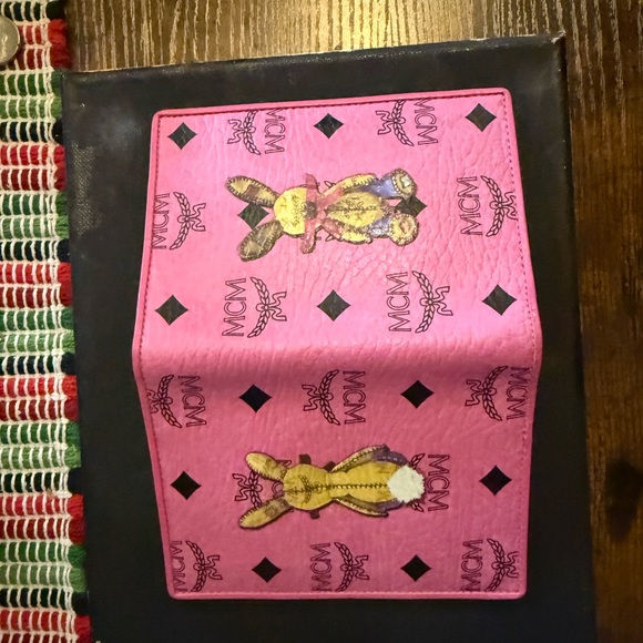 MCM BEAUTIFUL 🩷 Pink Rabbit Passport Holder 🐰 - Picture 6 of 6